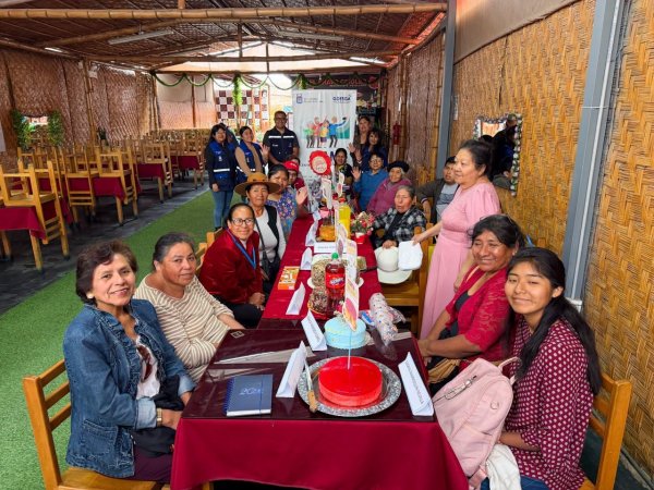 TALLER DE REPOSTERÍA IMPULSA EL APRENDIZAJE Y EL EMPRENDIMIENTO EN POCOLLAY